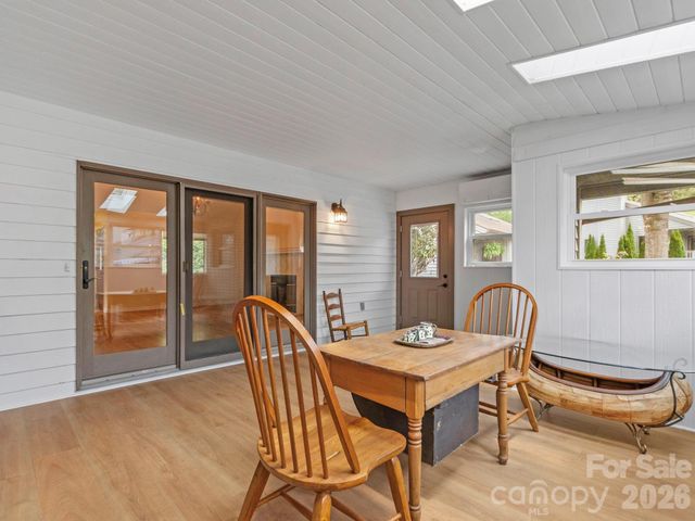 317 Robertson Street, Burnsville, NC 28714
