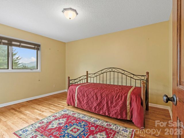 317 Robertson Street, Burnsville, NC 28714