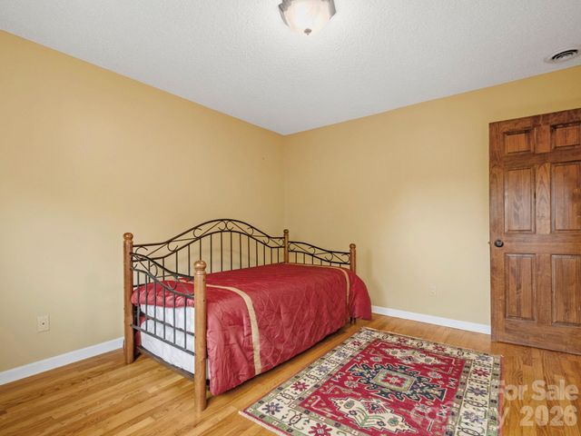 317 Robertson Street, Burnsville, NC 28714