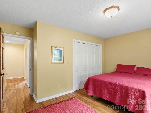 317 Robertson Street, Burnsville, NC 28714