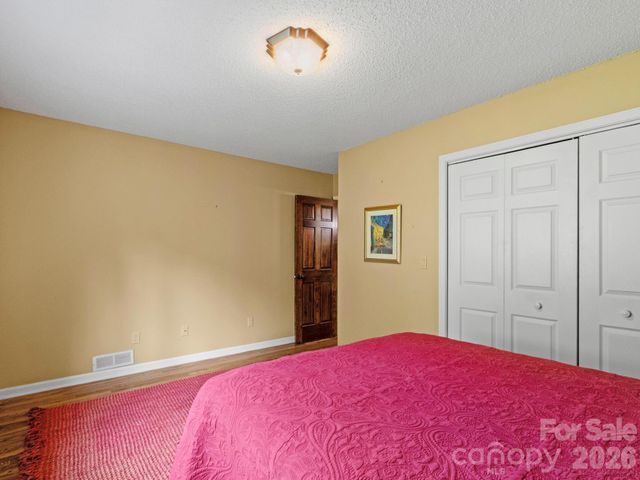317 Robertson Street, Burnsville, NC 28714