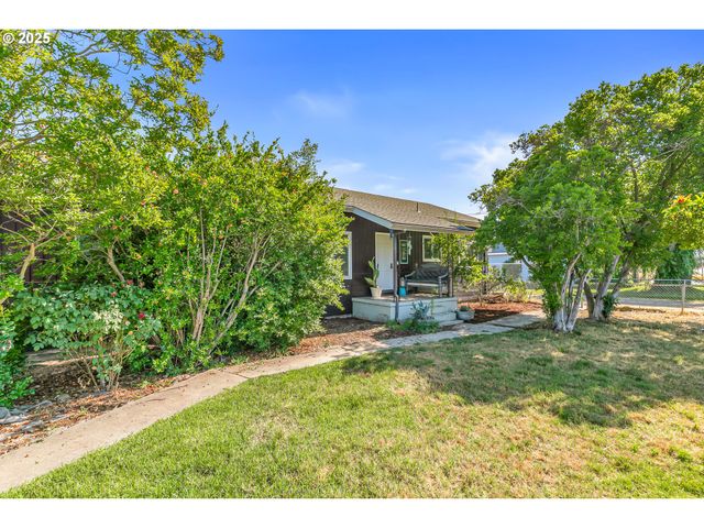 219 BERRYDALE Ave, Medford, OR 97501