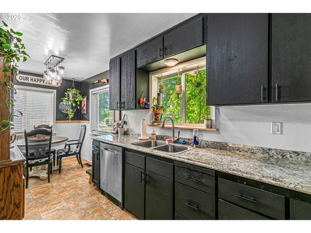 219 BERRYDALE Ave, Medford, OR 97501