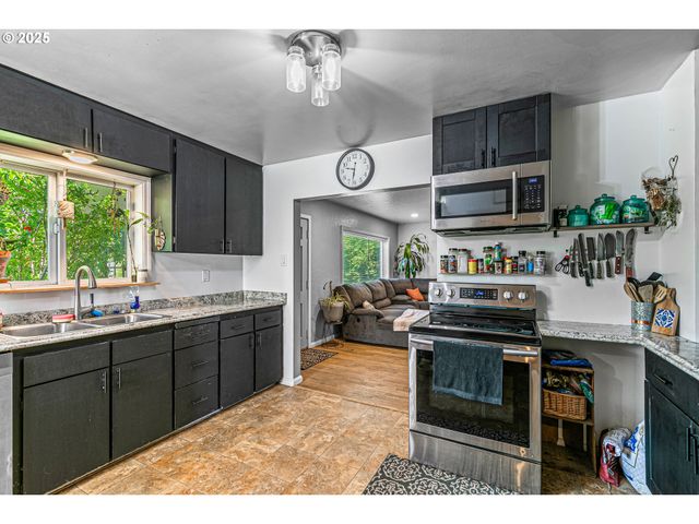 219 BERRYDALE Ave, Medford, OR 97501