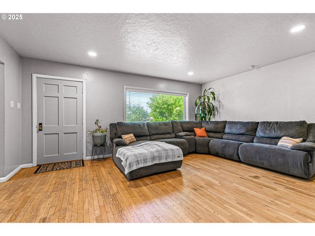 219 BERRYDALE Ave, Medford, OR 97501