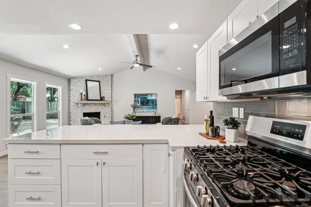 10403 Doering LN, Austin, TX 78750