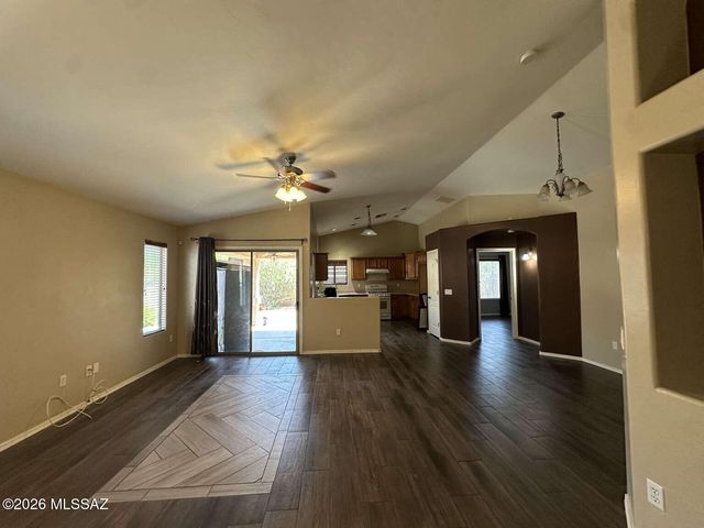 489 S Stone Bench Road, Vail, AZ 85641