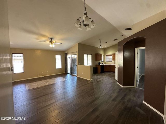 489 S Stone Bench Road, Vail, AZ 85641