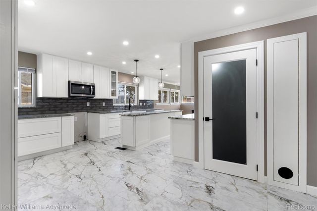 17005 Westland Avenue, Southfield, MI 48075