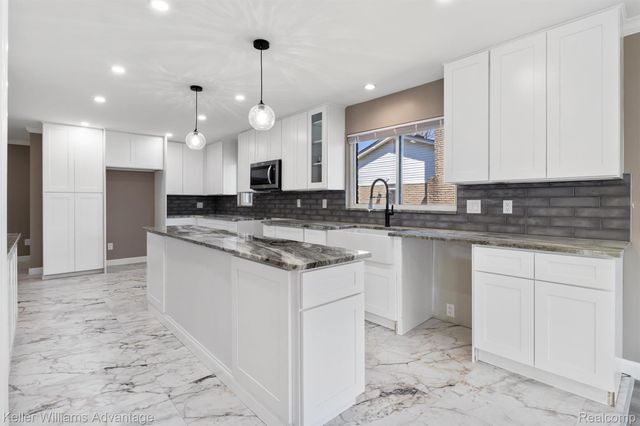 17005 Westland Avenue, Southfield, MI 48075