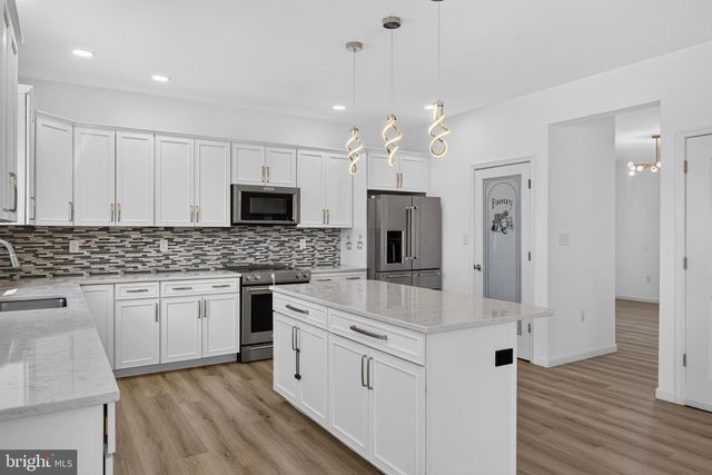 25 STEEPLE CHASE DR, York Haven, PA 17370