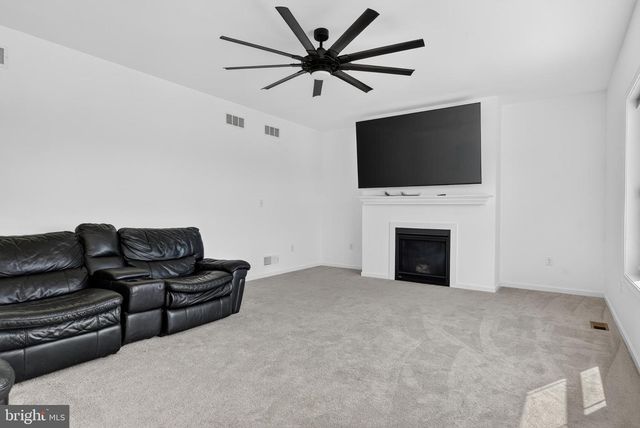 25 STEEPLE CHASE DR, York Haven, PA 17370