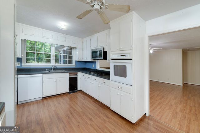1318 E Lake Road, Mcdonough, GA 30252