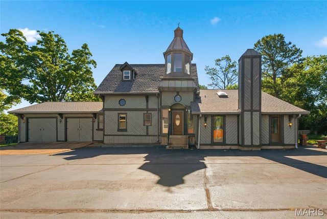 418 Oak Tree Drive, Webster Groves, MO 63119