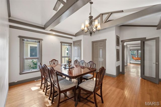 418 Oak Tree Drive, Webster Groves, MO 63119