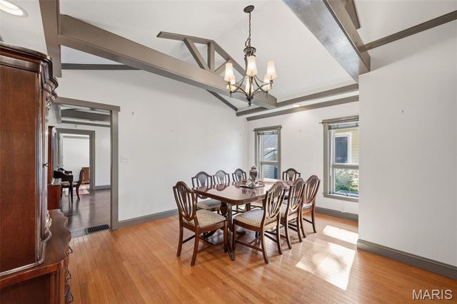 418 Oak Tree Drive, Webster Groves, MO 63119