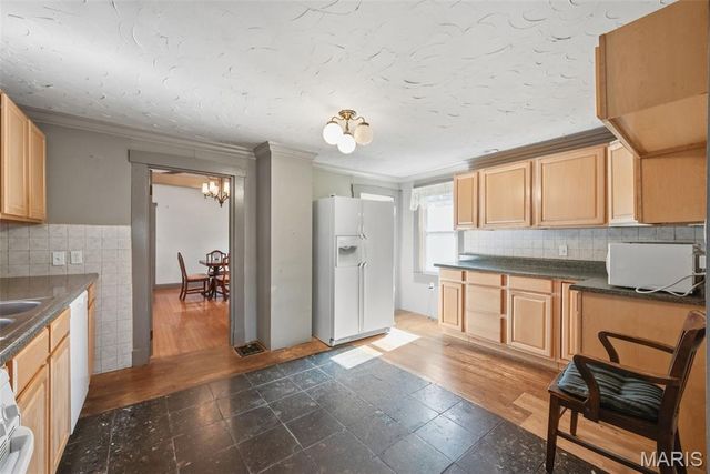 418 Oak Tree Drive, Webster Groves, MO 63119