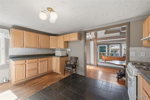 418 Oak Tree Drive, Webster Groves, MO 63119