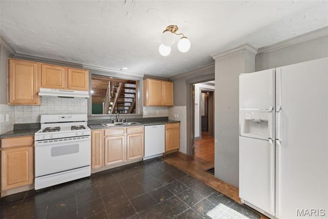 418 Oak Tree Drive, Webster Groves, MO 63119