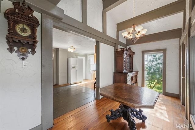 418 Oak Tree Drive, Webster Groves, MO 63119