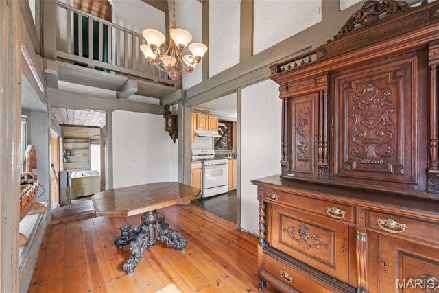 418 Oak Tree Drive, Webster Groves, MO 63119