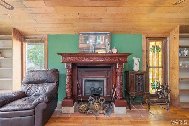418 Oak Tree Drive, Webster Groves, MO 63119