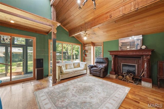 418 Oak Tree Drive, Webster Groves, MO 63119