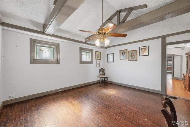 418 Oak Tree Drive, Webster Groves, MO 63119