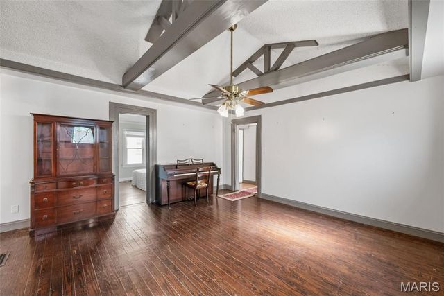 418 Oak Tree Drive, Webster Groves, MO 63119