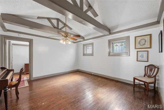 418 Oak Tree Drive, Webster Groves, MO 63119