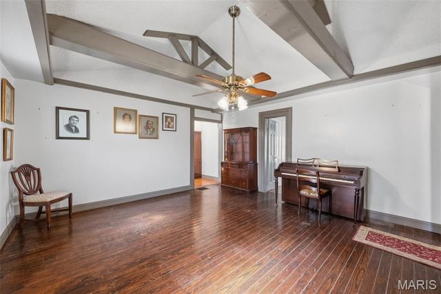 418 Oak Tree Drive, Webster Groves, MO 63119