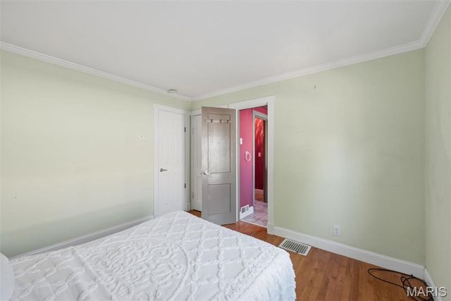 418 Oak Tree Drive, Webster Groves, MO 63119