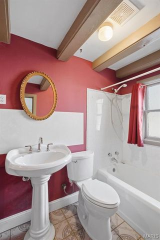 418 Oak Tree Drive, Webster Groves, MO 63119