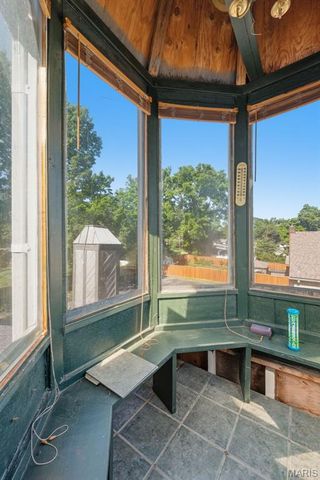 418 Oak Tree Drive, Webster Groves, MO 63119