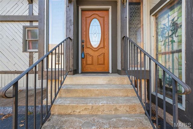 418 Oak Tree Drive, Webster Groves, MO 63119