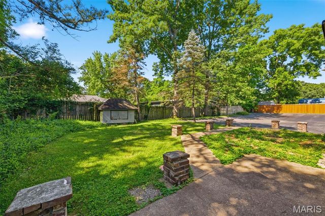 418 Oak Tree Drive, Webster Groves, MO 63119