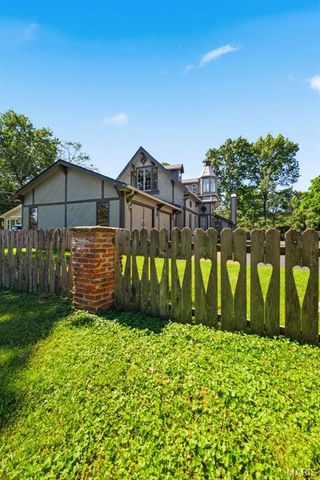 418 Oak Tree Drive, Webster Groves, MO 63119