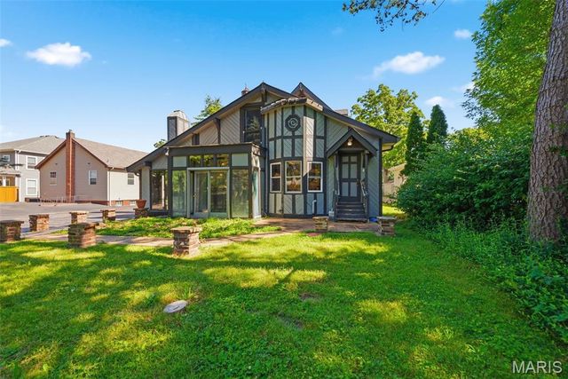 418 Oak Tree Drive, Webster Groves, MO 63119