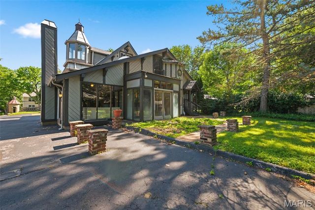 418 Oak Tree Drive, Webster Groves, MO 63119