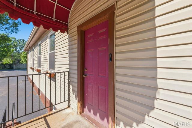 418 Oak Tree Drive, Webster Groves, MO 63119