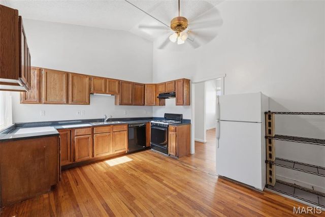 418 Oak Tree Drive, Webster Groves, MO 63119