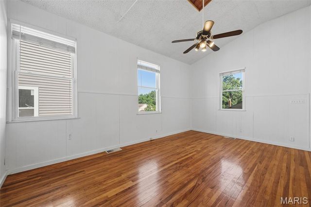 418 Oak Tree Drive, Webster Groves, MO 63119