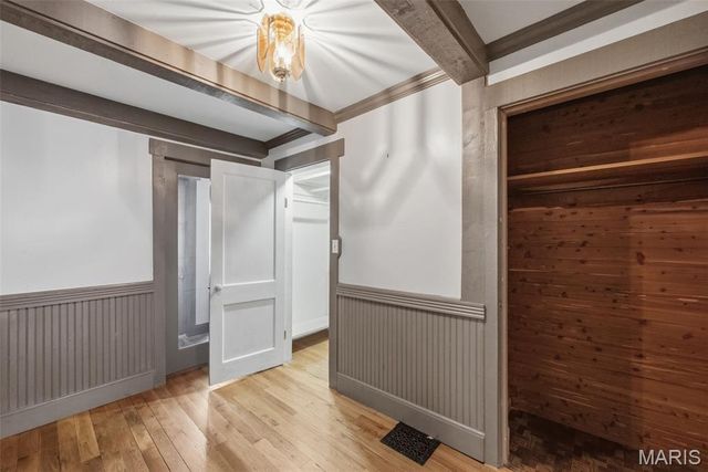 418 Oak Tree Drive, Webster Groves, MO 63119