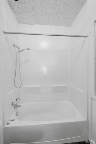 418 Oak Tree Drive, Webster Groves, MO 63119
