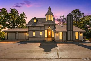 418 Oak Tree Drive, Webster Groves, MO 63119