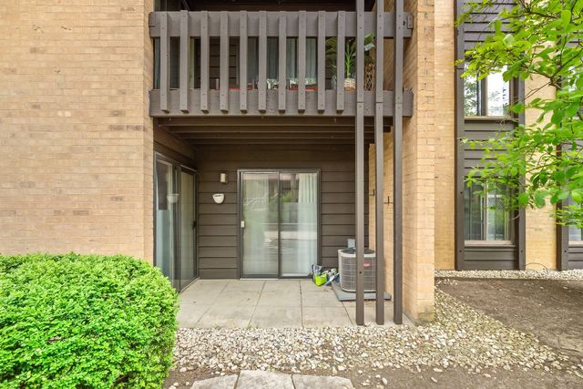 6109 Knoll Wood Road 102, Willowbrook, IL 60527
