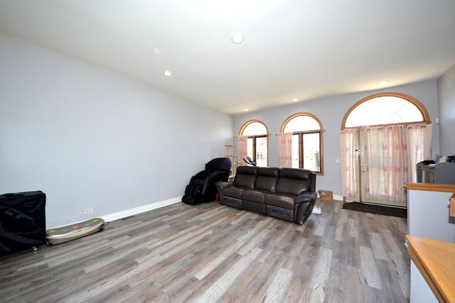 3830 S Emerald Avenue, Chicago, IL 60609
