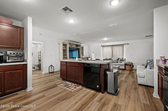597 NW Kilpatrick Avenue, Port St. Lucie, FL 34983