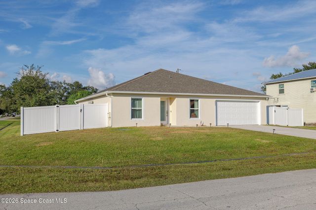 597 NW Kilpatrick Avenue, Port St. Lucie, FL 34983