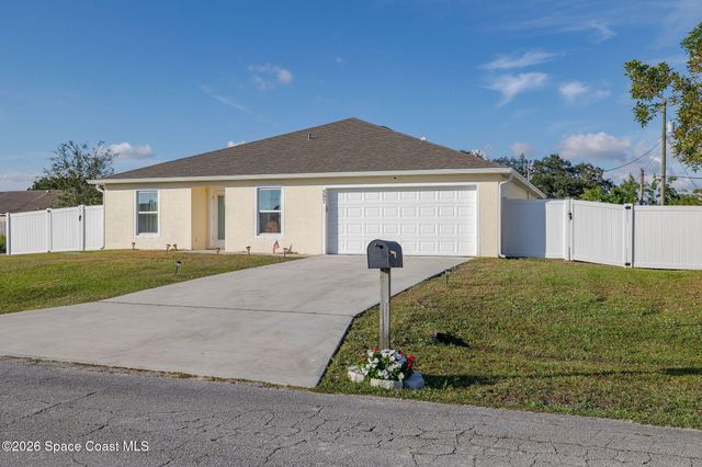 597 NW Kilpatrick Avenue, Port St. Lucie, FL 34983